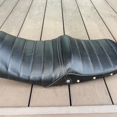 xjr400  シート　タックロール　アンコ抜き
の画像