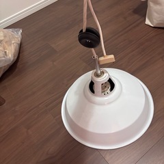 照明2つ　電球とコード調節付きの画像