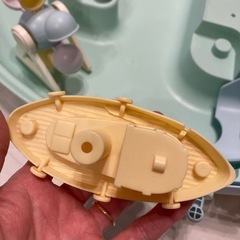 水で遊ぶおもちゃの画像