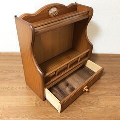 カントリー雑貨 KOIZUMI 卓上ラック KFT-8807LP 木製ラック完成品 アンティークデザイン小物入れ 下段引出し付き収納ラックの画像