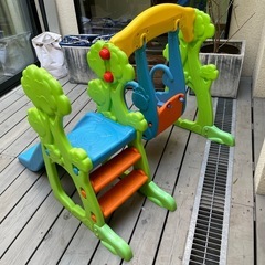 トイザらス 滑り台　ブランコ　子供　おもちゃの画像