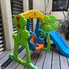 トイザらス 滑り台　ブランコ　子供　おもちゃの画像