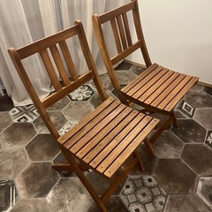 折りたたみ木製ガーデンチェア2脚の画像