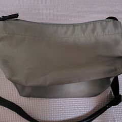 ユニクロ　ナイロンミニショルダーバッグの画像