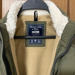 Abercrombie & Fitch XS ダウンベスト オリーブの画像