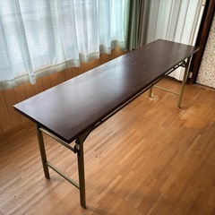 会議用テーブルの画像