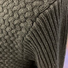 K2511-040 SLICK セーター サイズ2 ブラック 毛玉、汚れ有りの画像