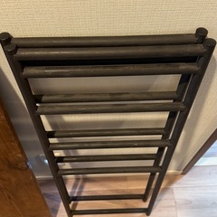 木造＆スチールテーブルの画像