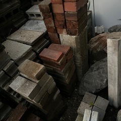 ブロック、レンガ、円柱石、、差し上げます0円の画像