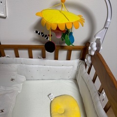 ベビーベッド&布団&ベットガード&おもちゃの画像