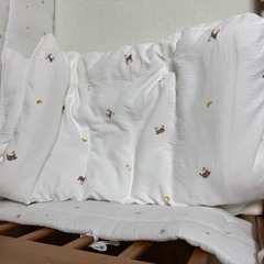 ベビーベッド&布団&ベットガード&おもちゃの画像