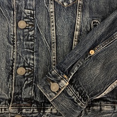 AMERICAN EAGLE ダークブルーデニムジャケットの画像