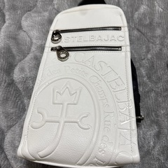 CASTELBAJAC長財布と肩がけカバンの画像