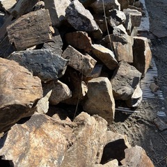 グリ石、庭石、割グリ石、チャート石、格安、自家山にて掘削価格の画像