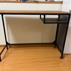 11/8まで希望！片側車輪付きデスクの画像