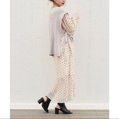 Chico サイドリボンニットベスト付きプリーツロングワンピースの画像