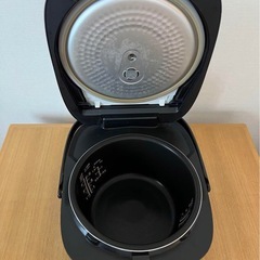 パナソニック製のIH炊飯器 （ブラック）の出品です。 2020年製で、最大炊飯容量は1.0L（5.5合）の画像