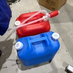 灯油かん　２つセット　ポンプ付きの画像