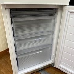 #36 激安冷蔵庫!!  大きめ2ドア!! SHARP 2021年 310L  SJ-PD31H-W  右開き ドアパッキン少し訳ありの画像