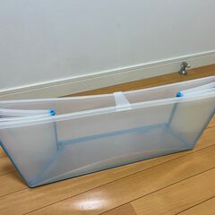 Stokke製ベビーバス（オーシャンブルー）とニューボーンサポートの画像