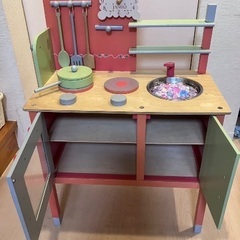 【格安】木製ビストロキッチンとママゴトグッズのセットの画像