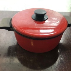 ホーロー赤い鍋セットの画像