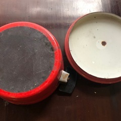 ホーロー赤い鍋セットの画像