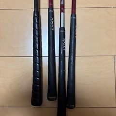 ピンク スタンド式ゴルフバッグ アイアン、パター、ゴルフボール付きの画像