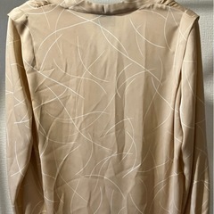 UNITED ARROWS　ベージュ トップスの画像