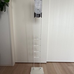 ダイソン掃除機V7 fluffy ◼︎すぐに使える自立スタンド付きの画像