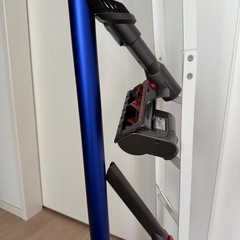 ダイソン掃除機V7 fluffy ◼︎すぐに使える自立スタンド付きの画像