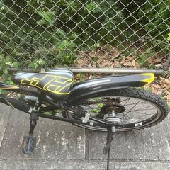 【リサイクルショップどりーむ鹿大前店】No.525 エコチャリNo.22530R ブラック×イエロー ギア△ サドル△ ベル〇 ライト〇の画像