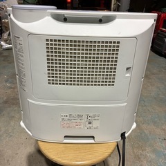 シャープ　加湿セラミックファンヒーターの画像