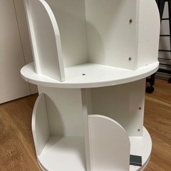 白い回転式の本棚_引っ越しのための画像