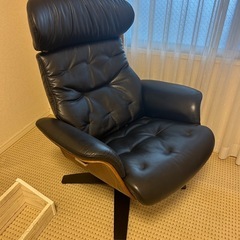 定価10万ニトリNマーシャル 本革ブラックパーソナルチェアの画像