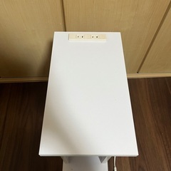 ベッドサイドチェスト　コンセント付きの画像