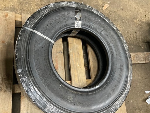 未使用スタッドレスタイヤ　 ヨコハマ　16インチ