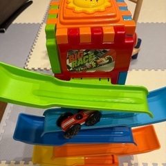 ワンワンの音が鳴るおもちゃ&トイザらス知育玩具の画像