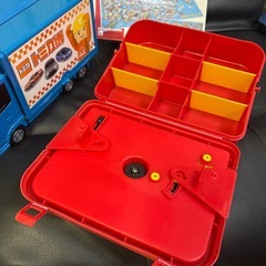 トミカやトミカ収納できるものもセットで！の画像