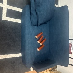 ソファ 北欧風デザイン 「 バレンティナ 」 二人掛け (クッション付き 布地タイプ) ネイビー色の画像