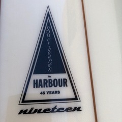 ハーバーのサーフボードの画像