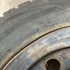 中古　福井市坂井市配達無料　14インチ　スタッドレスタイヤ4本　175/65r14　鉄ホイール付きの画像