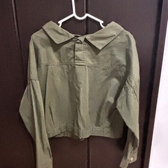 【ショート丈)】カーキジャケットの画像