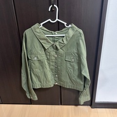 【ショート丈)】カーキジャケットの画像