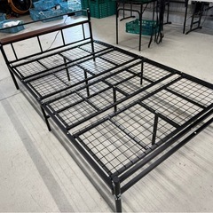 ベッドフレーム セミダブルの画像