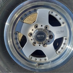 トヨタ　プラドのホイールタイヤの画像