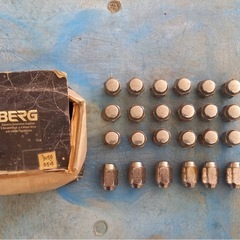 トヨタ　プラドのホイールタイヤの画像