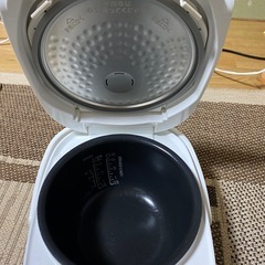 象印マホービン 炊飯器 5.5合 ホワイト NP-XB10 中古動作　の画像