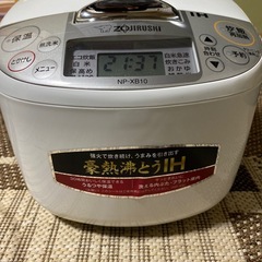 象印マホービン 炊飯器 5.5合 ホワイト NP-XB10 中古動作　の画像