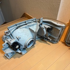 ハイエース　2型純正ヘッドライト
の画像